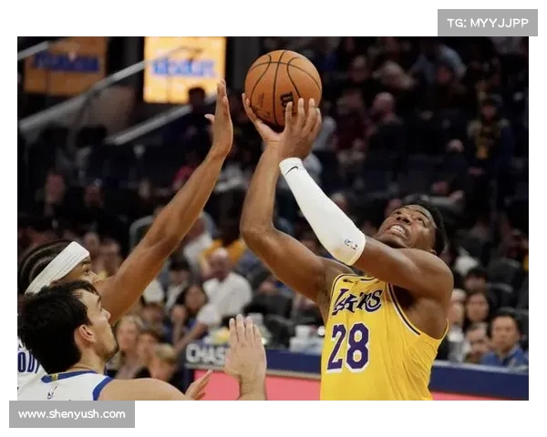 瞬间定乾坤 NBA赛场经典瞬间重现篮球荣耀与激情 瞬间定乾坤 NBA赛场经典瞬间重现篮球荣耀与激情